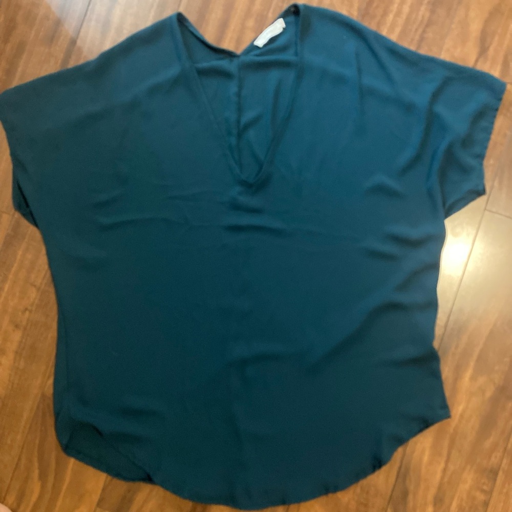 V neck top